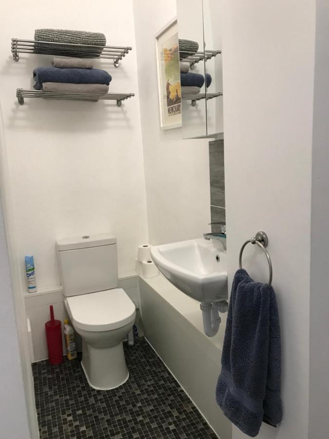 Flat Rocks, With Parking, 100M From Beach Apartment Perranporth Ngoại thất bức ảnh